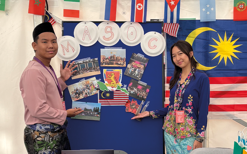 a photo of students at the socities fair
