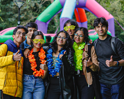 a singer playing guitair in joes bar